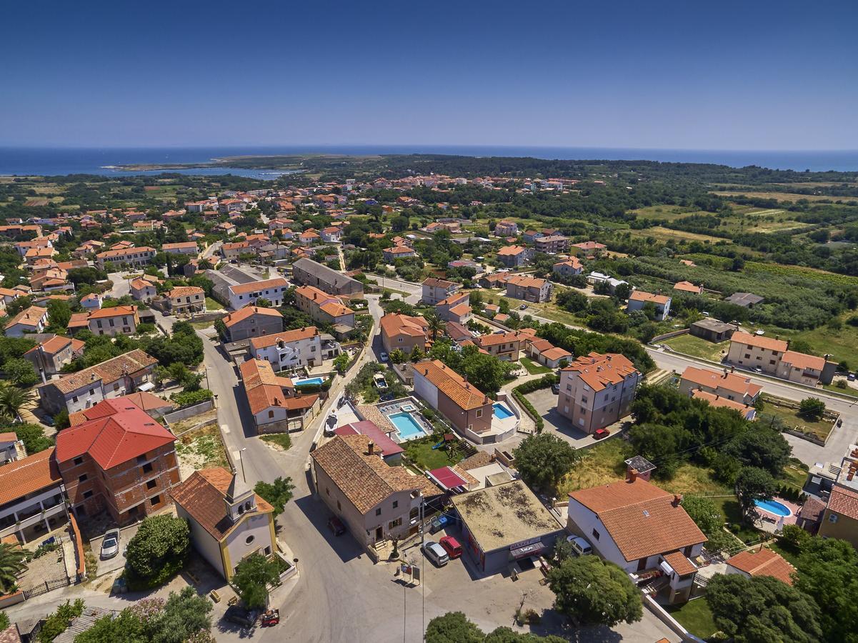 Apartments Ceh Лижнян Экстерьер фото